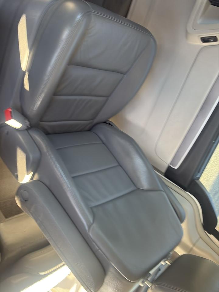 Volkswagen Routan SEL Premium 2009