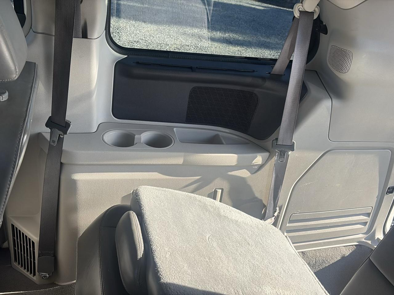Volkswagen Routan SEL Premium 2009