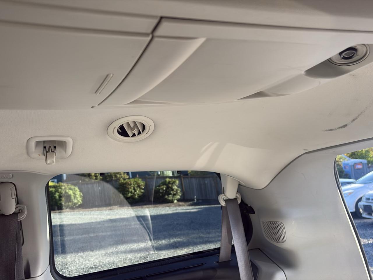 Volkswagen Routan SEL Premium 2009