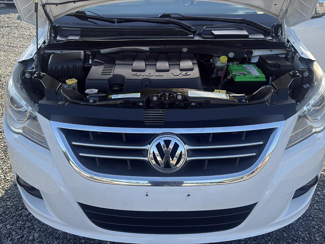 Volkswagen Routan SEL Premium 2009