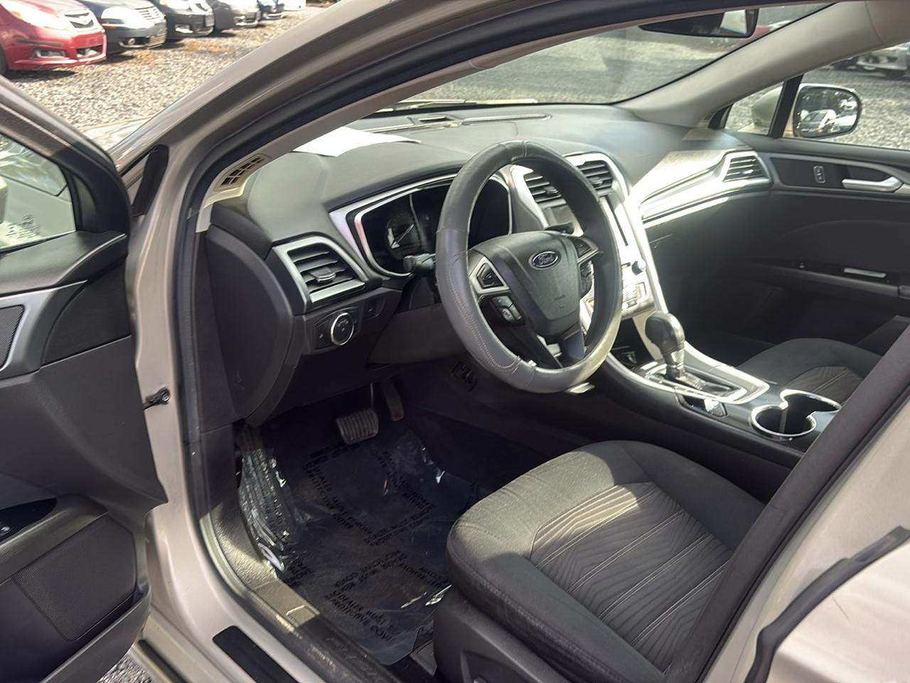 Ford Fusion SE 2016