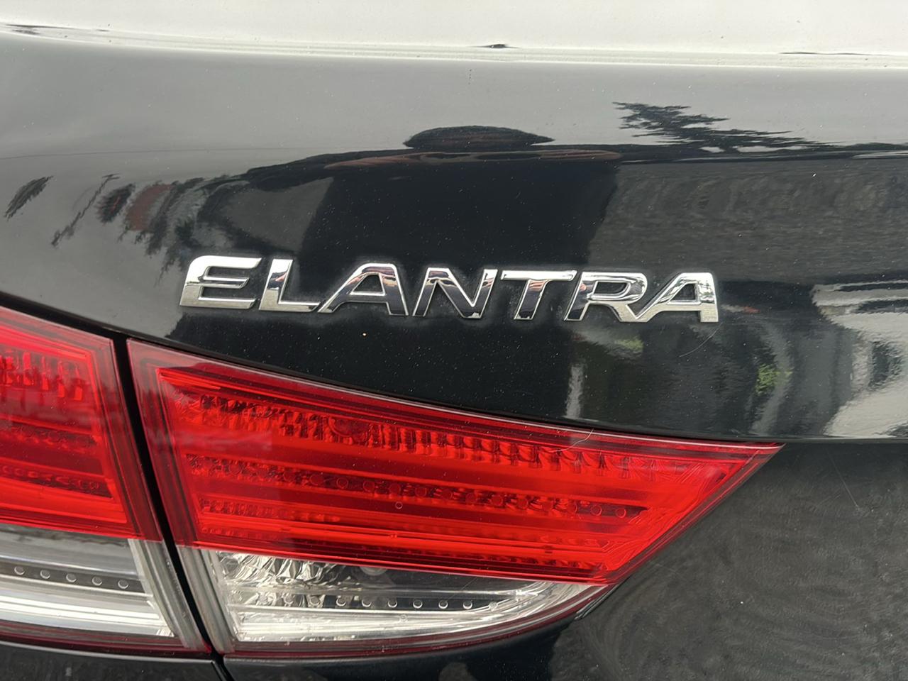 Hyundai Elantra Limited 2012