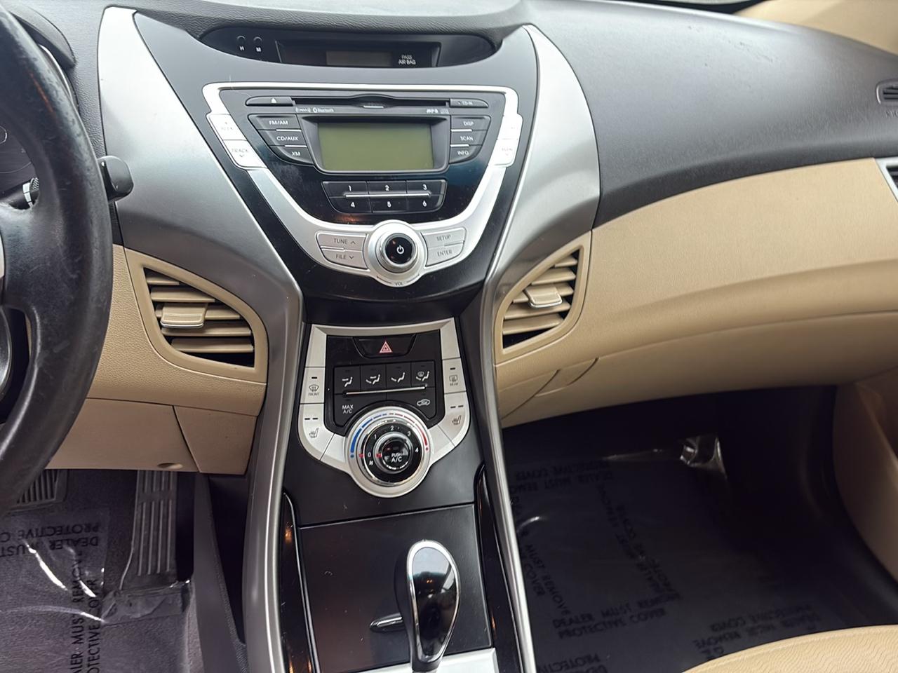 Hyundai Elantra Limited 2012