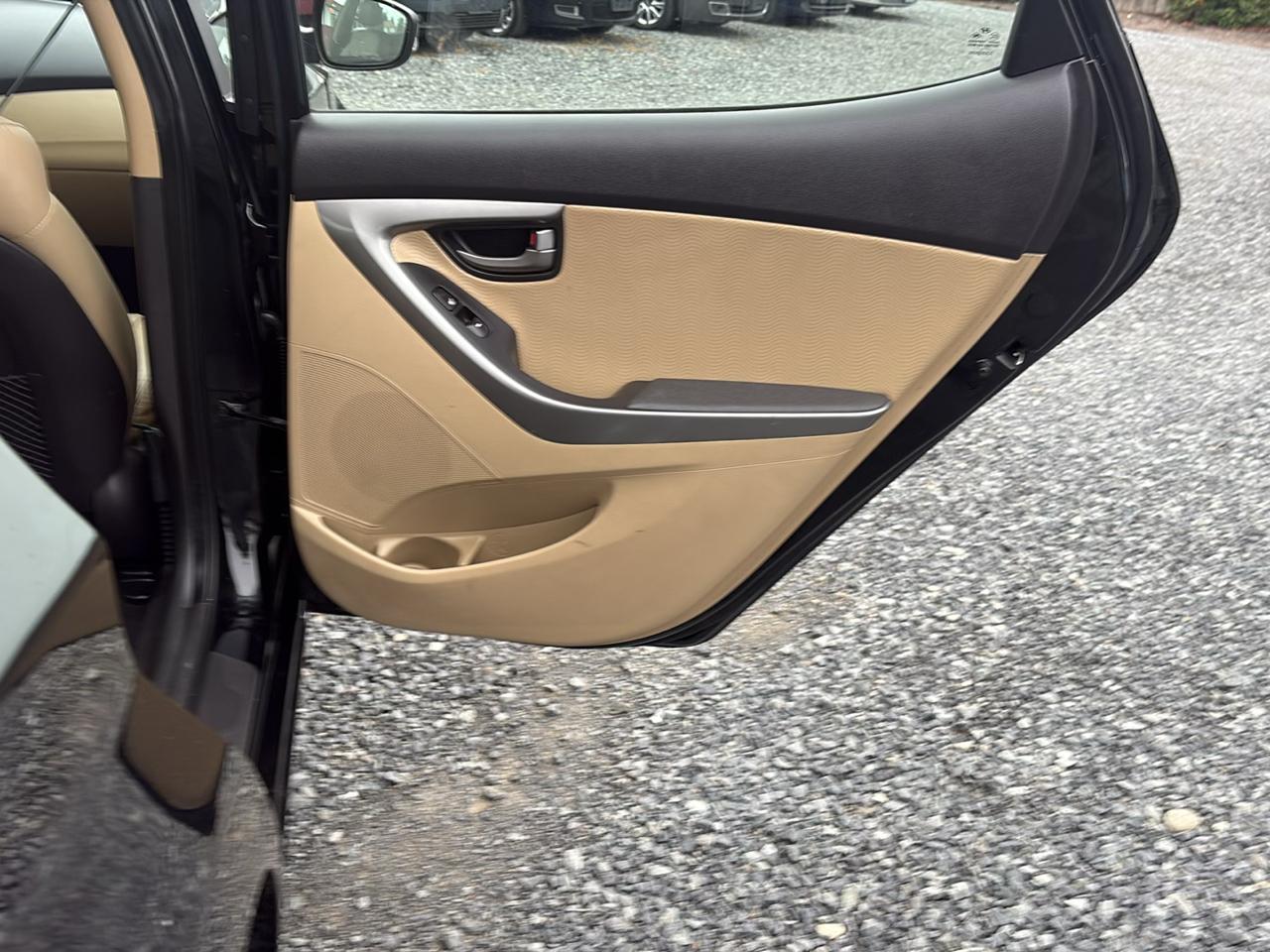 Hyundai Elantra Limited 2012