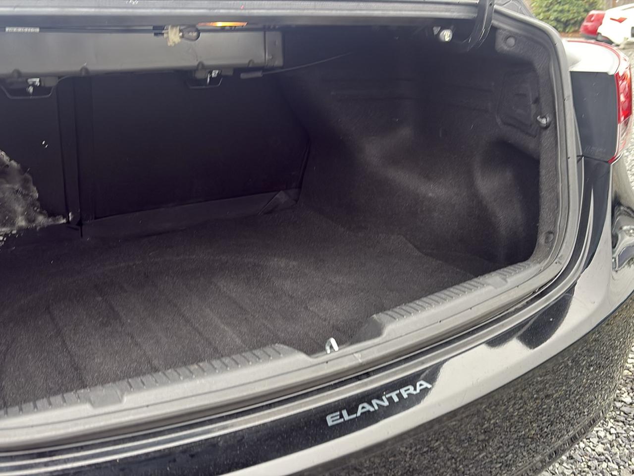 Hyundai Elantra Limited 2012