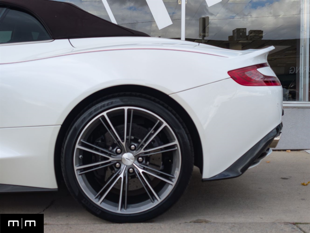 Aston Martin Vanquish  2017