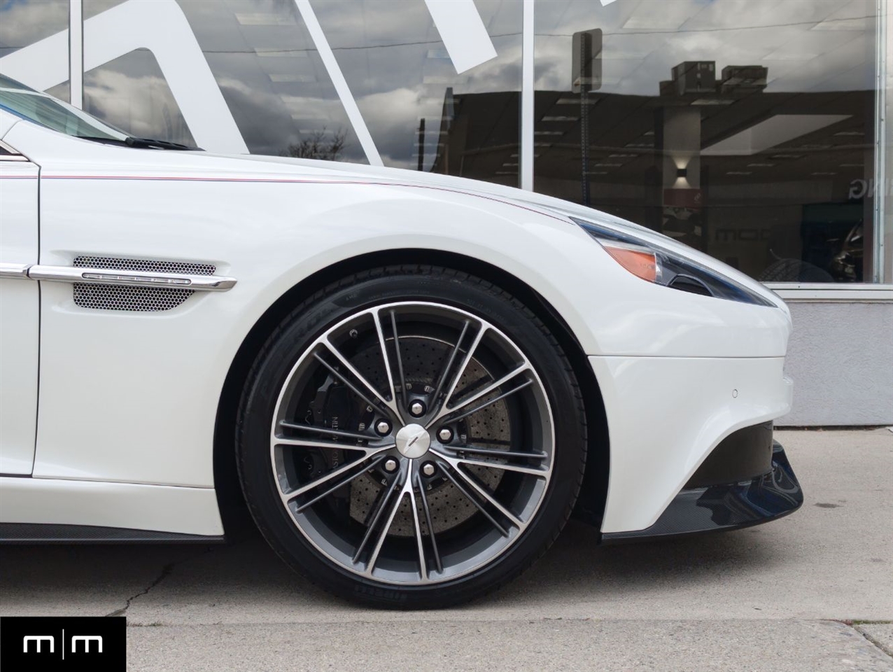 Aston Martin Vanquish  2017