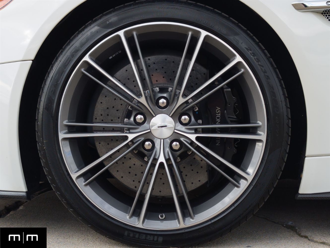 Aston Martin Vanquish  2017