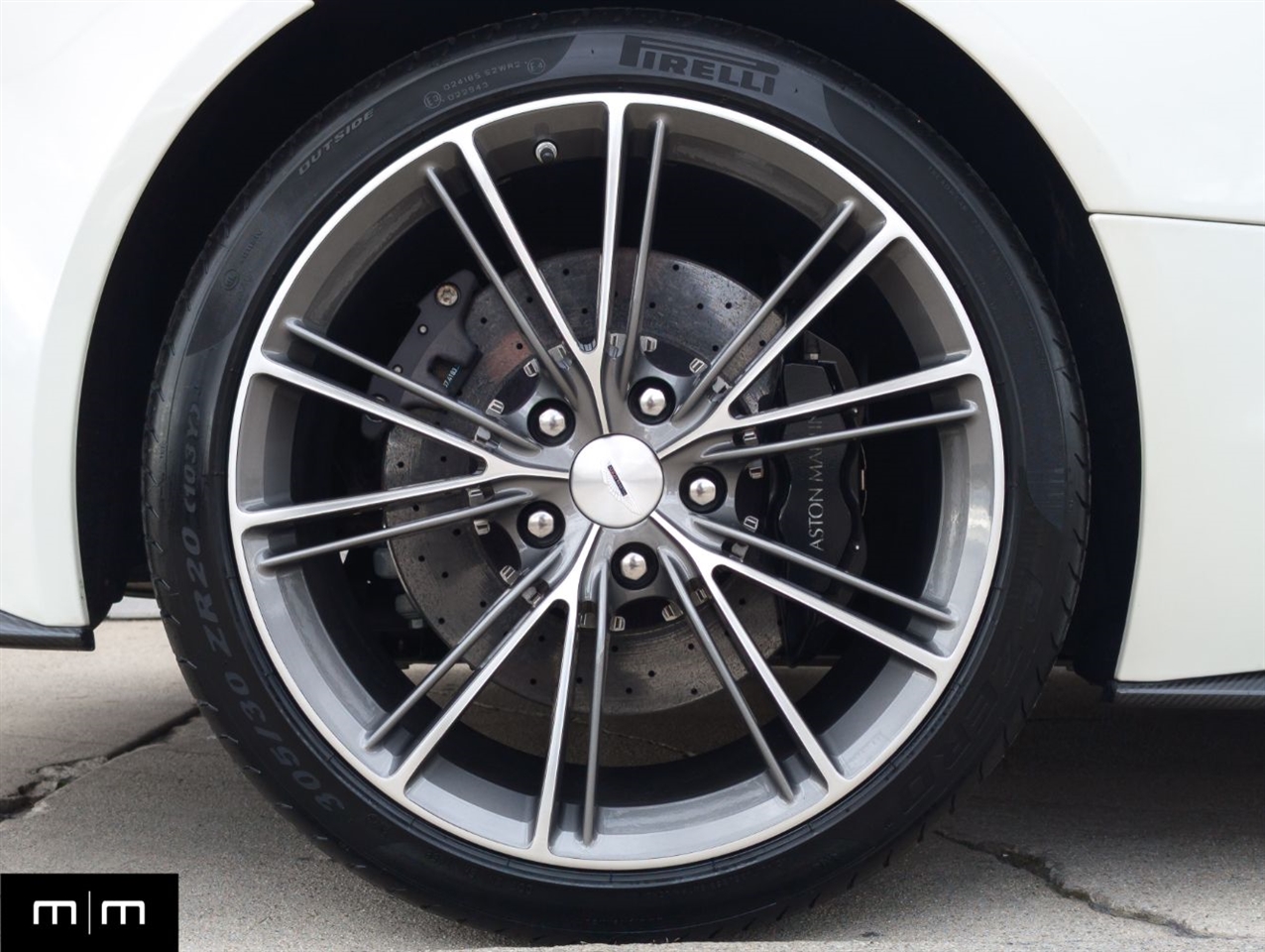 Aston Martin Vanquish  2017