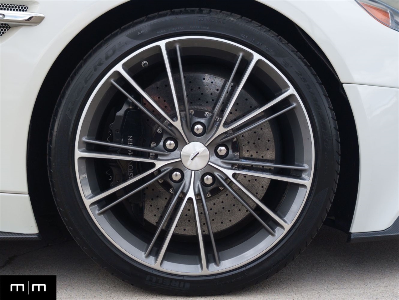 Aston Martin Vanquish  2017