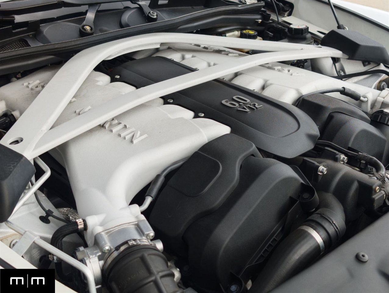 Aston Martin Vanquish  2017