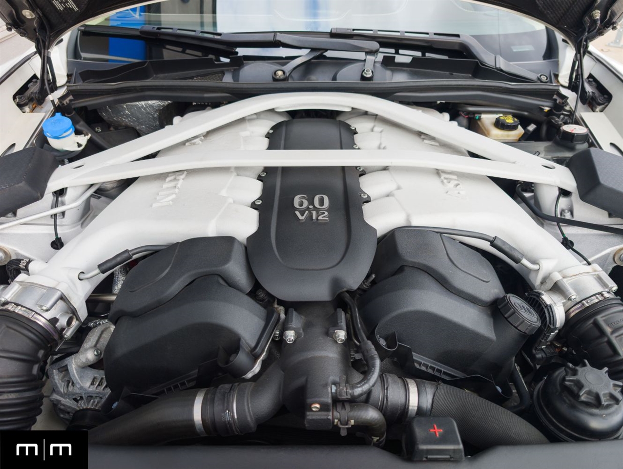 Aston Martin Vanquish  2017