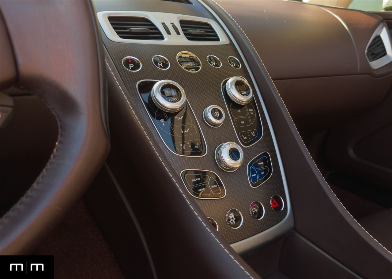 Aston Martin Vanquish  2017