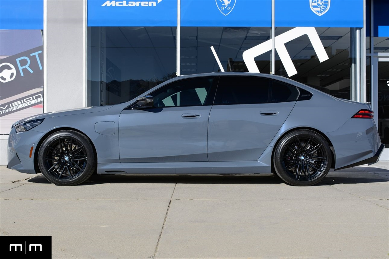BMW M5  2025