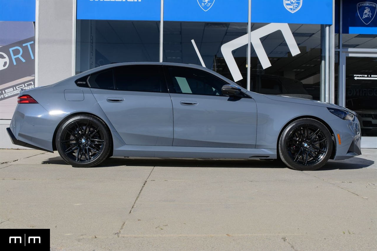 BMW M5  2025