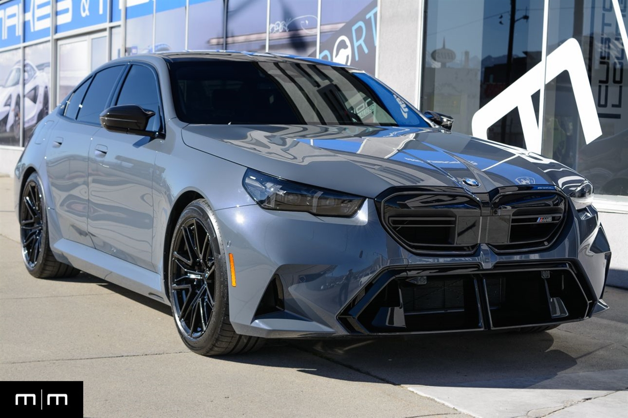 BMW M5  2025