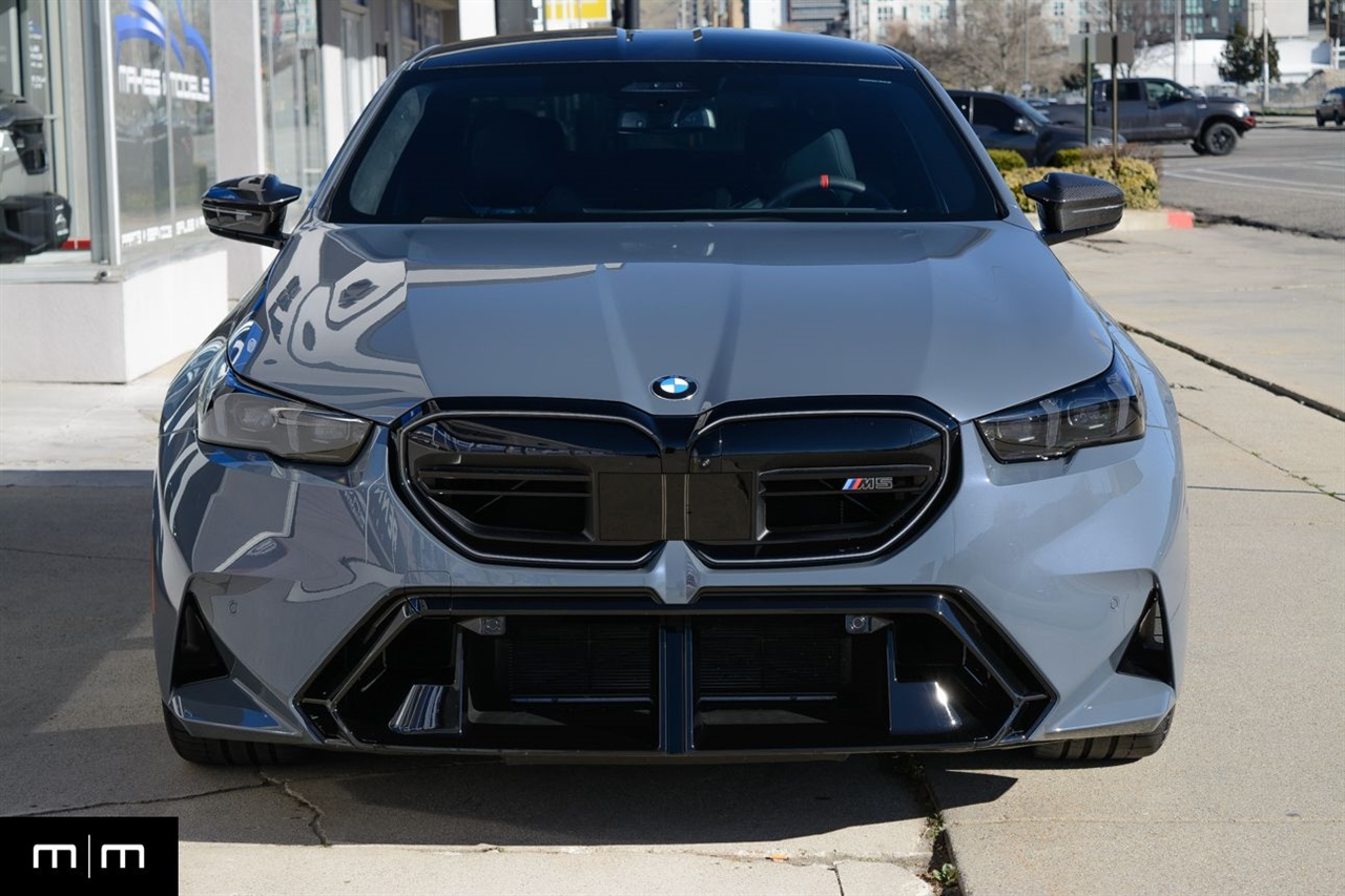 BMW M5  2025