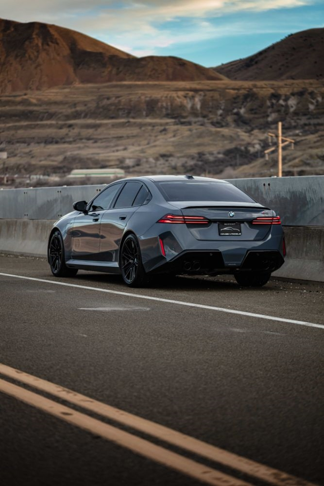 BMW M5  2025