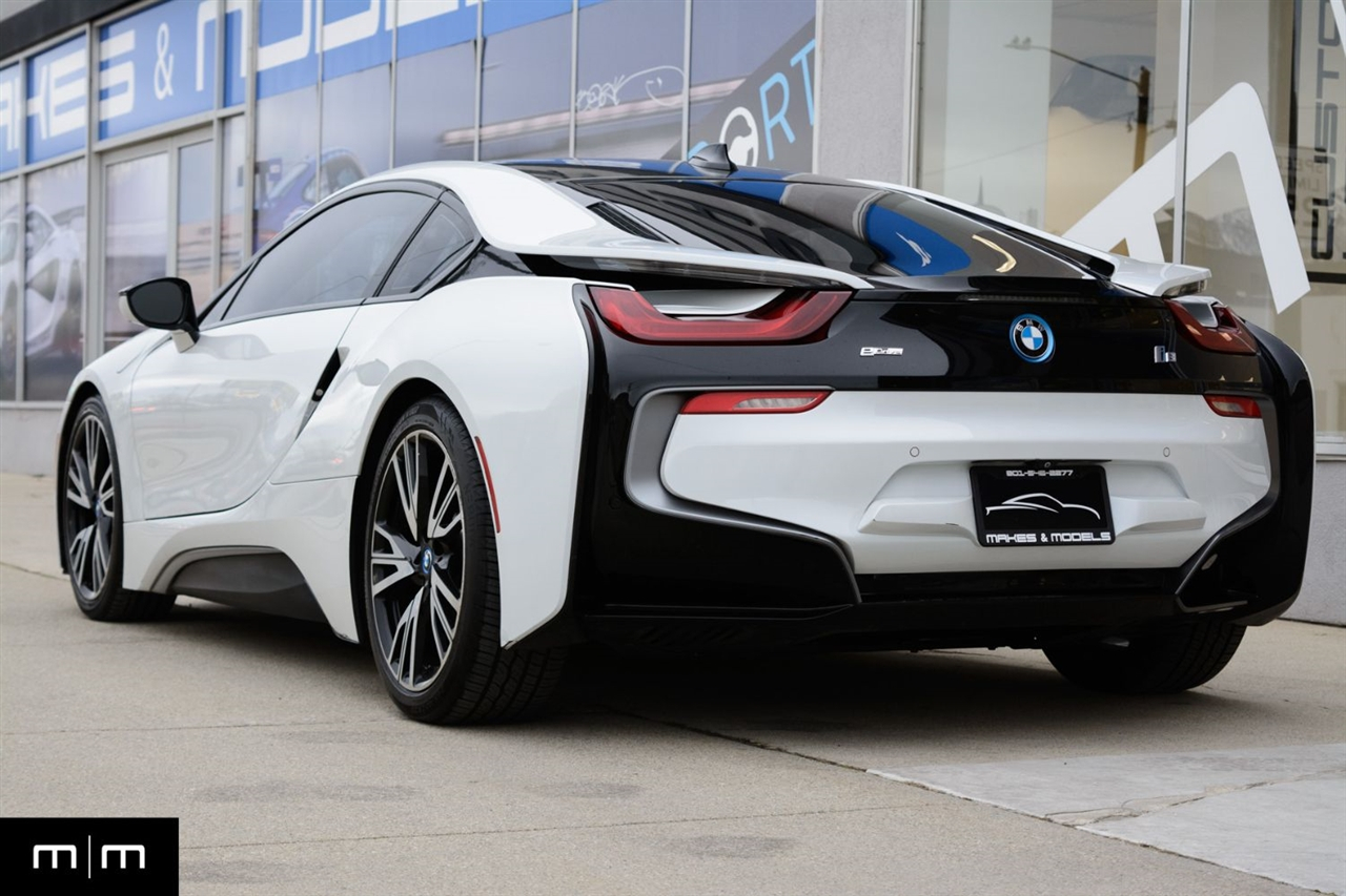 BMW i8  2015