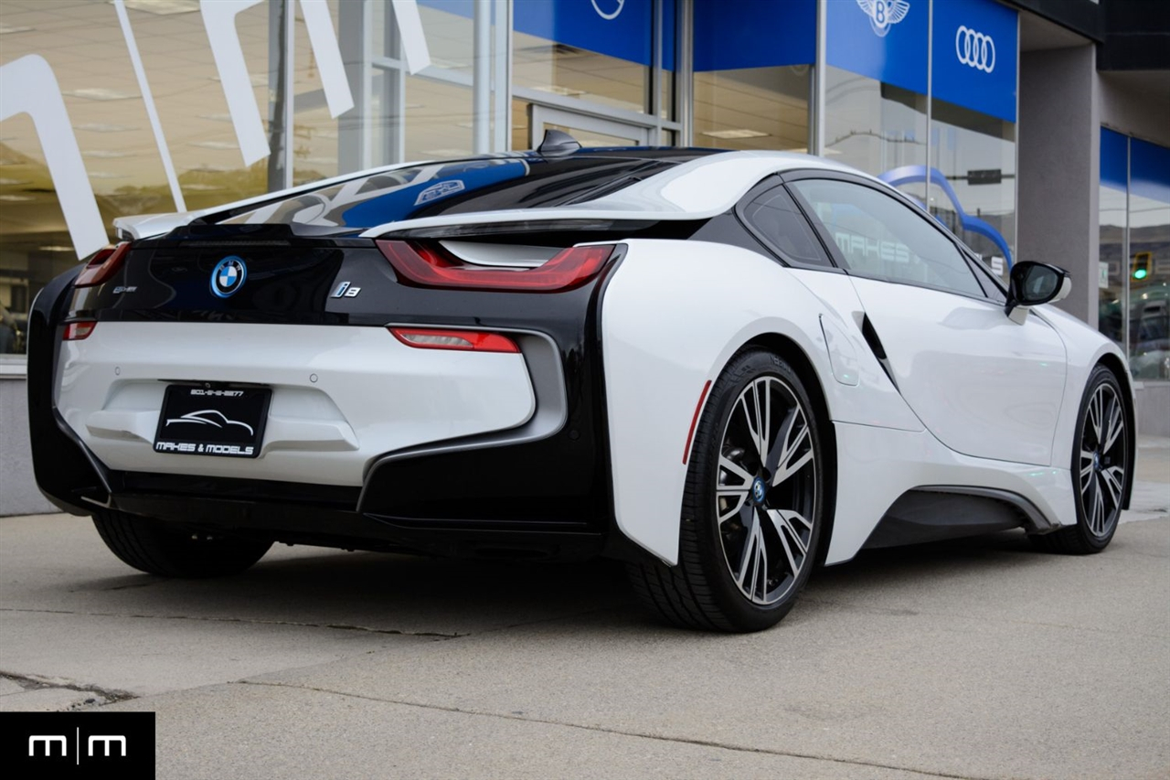 BMW i8  2015