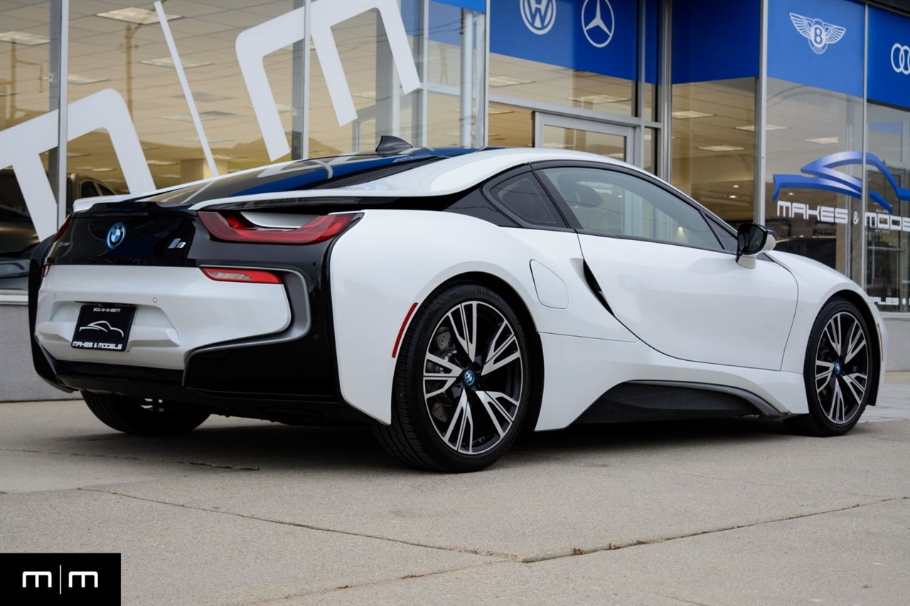 BMW i8  2015