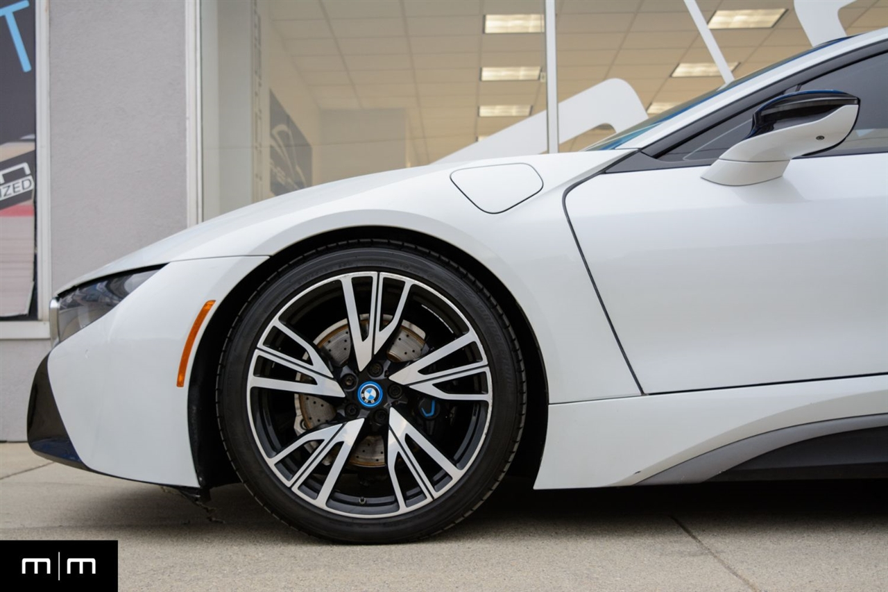 BMW i8  2015