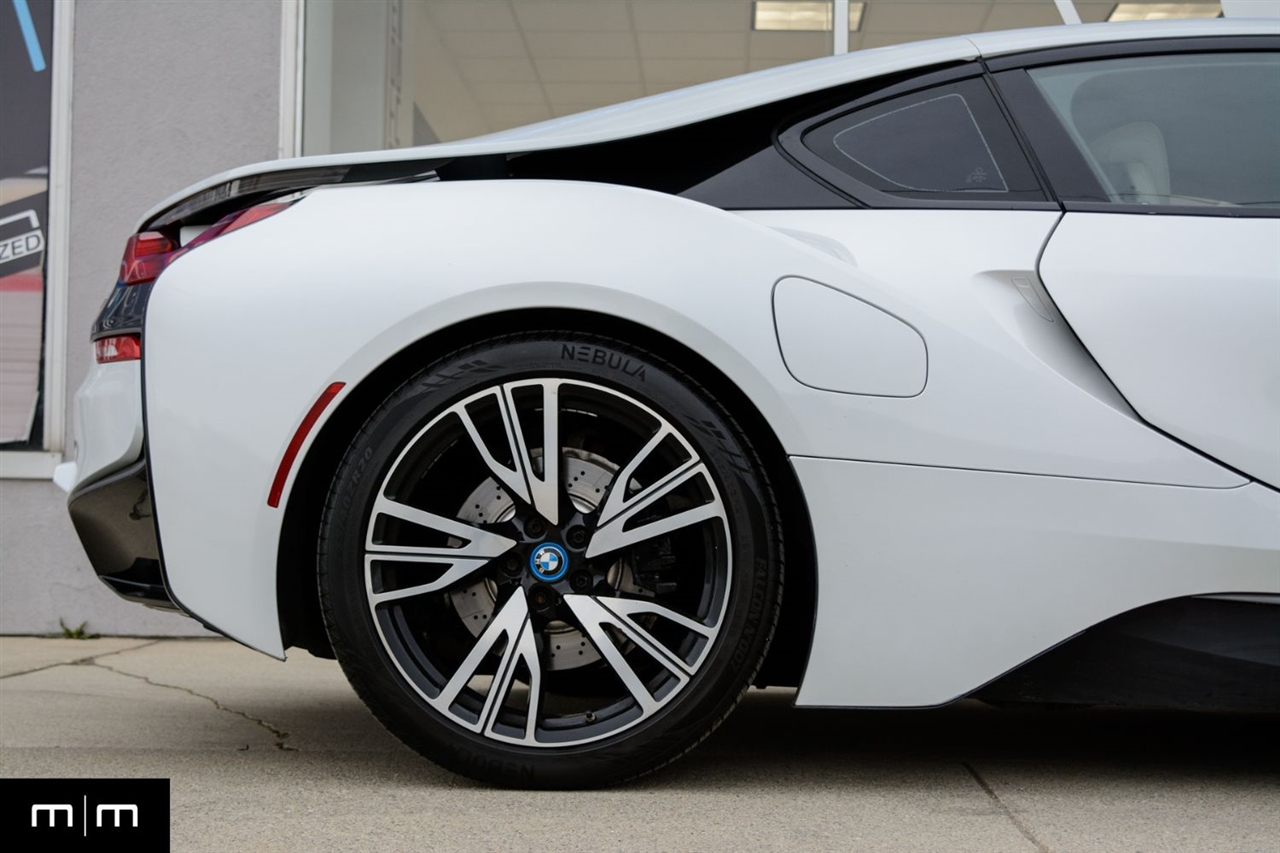 BMW i8  2015