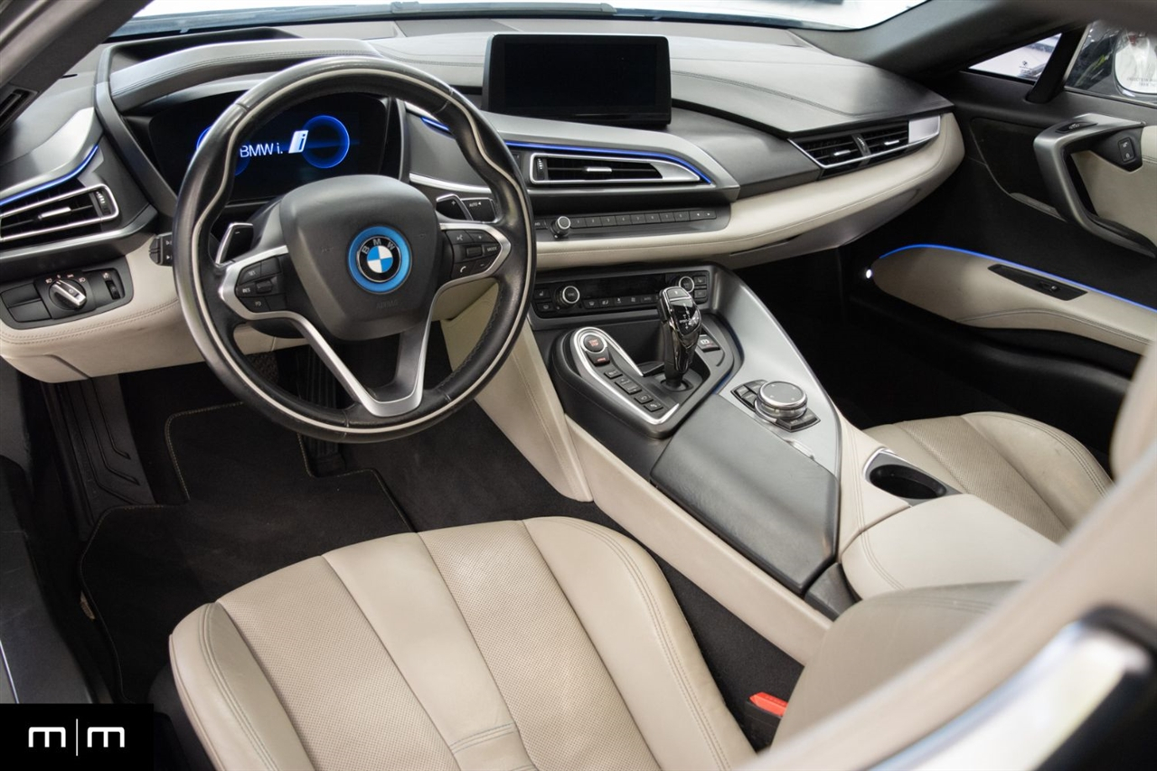 BMW i8  2015