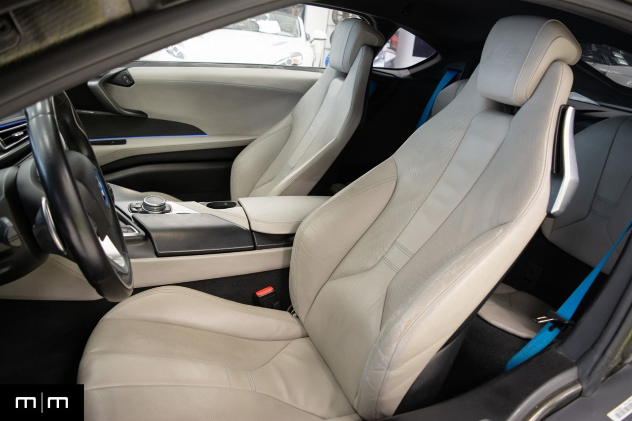 BMW i8  2015