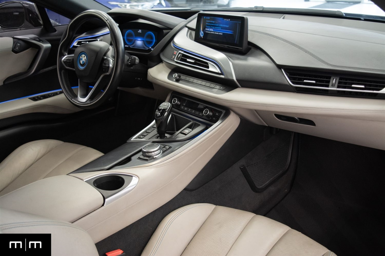 BMW i8  2015
