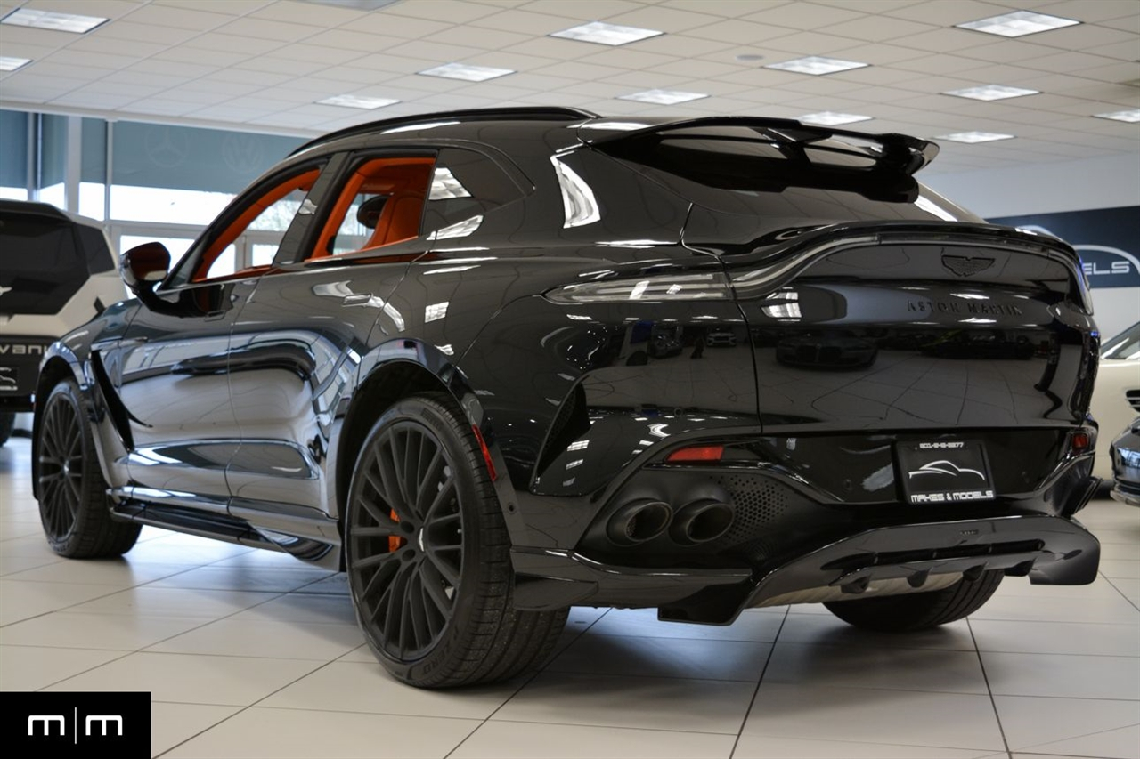 Aston Martin DBX707  2025