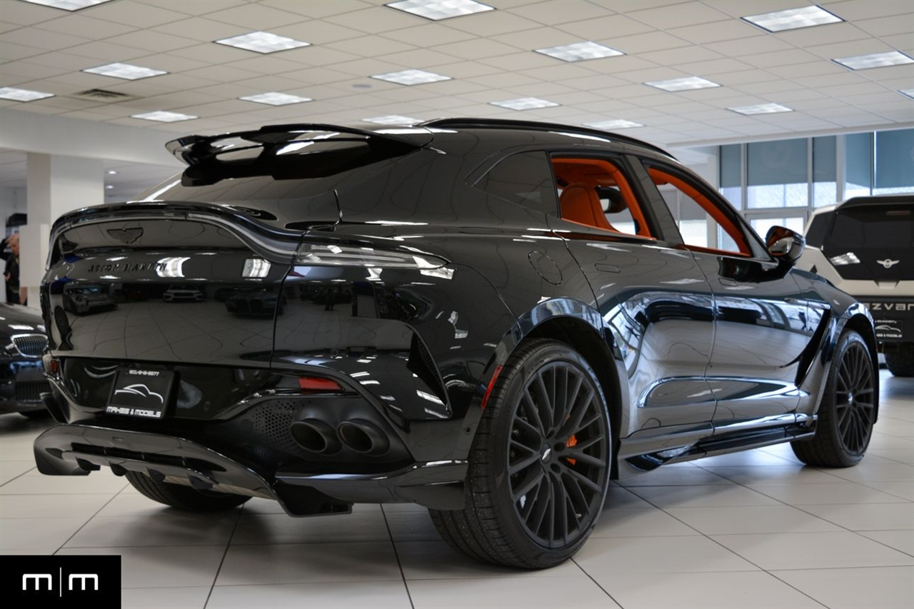 Aston Martin DBX707  2025