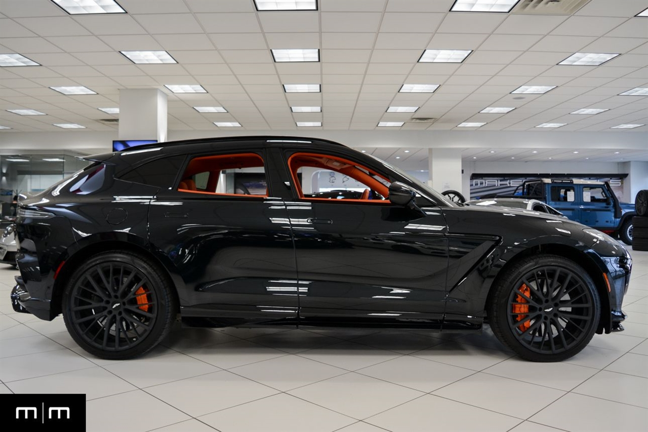 Aston Martin DBX707  2025