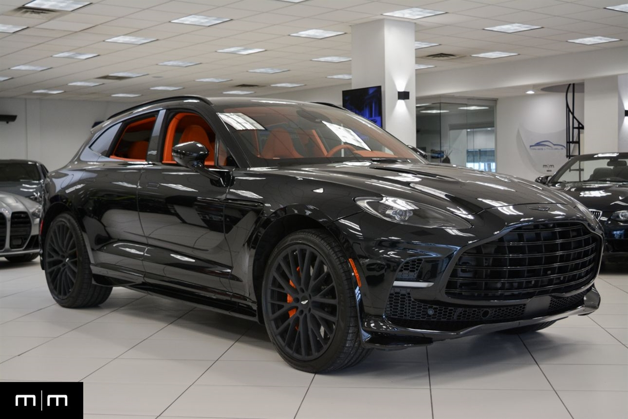 Aston Martin DBX707  2025
