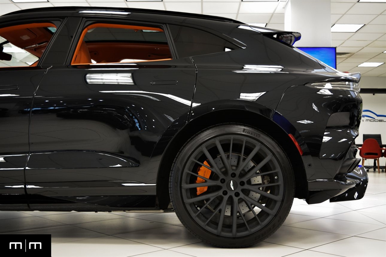 Aston Martin DBX707  2025
