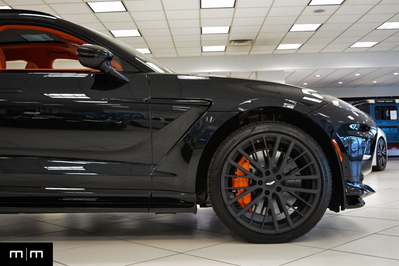 Aston Martin DBX707  2025