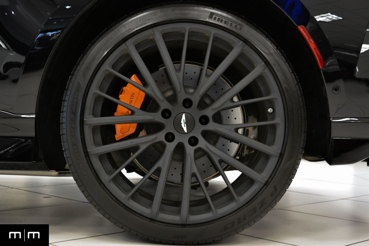 Aston Martin DBX707  2025