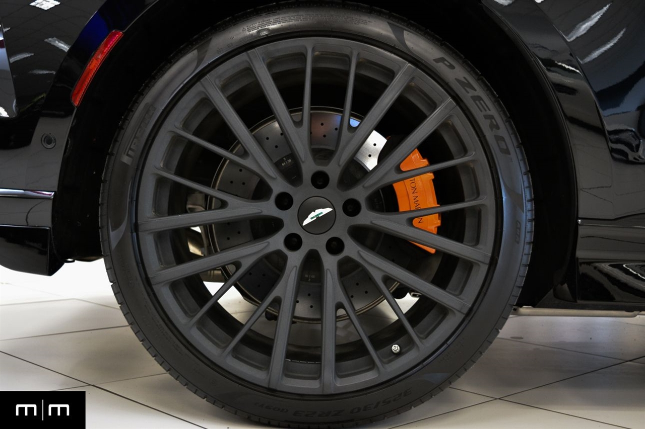 Aston Martin DBX707  2025