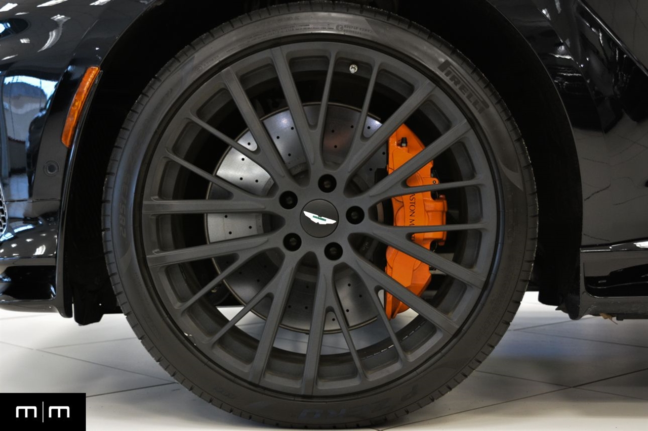 Aston Martin DBX707  2025