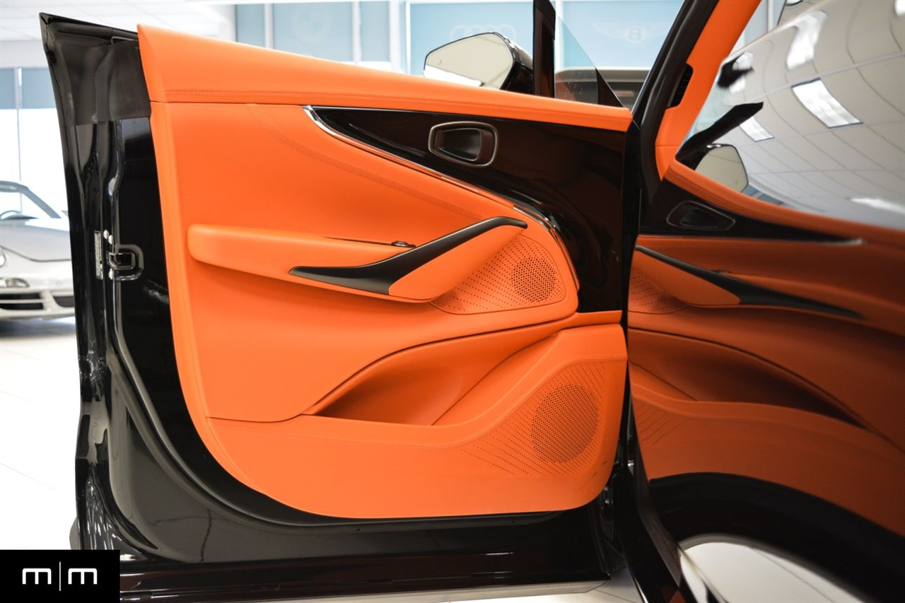 Aston Martin DBX707  2025