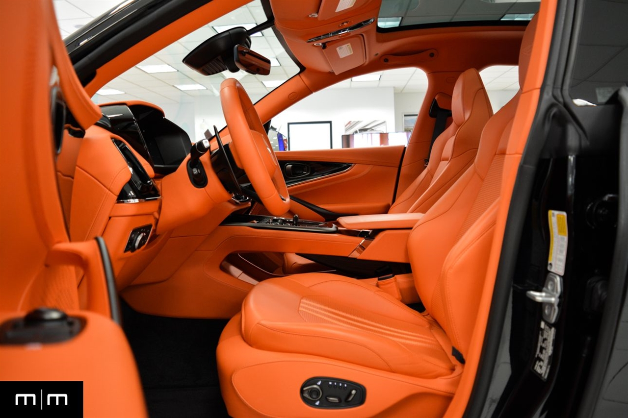 Aston Martin DBX707  2025