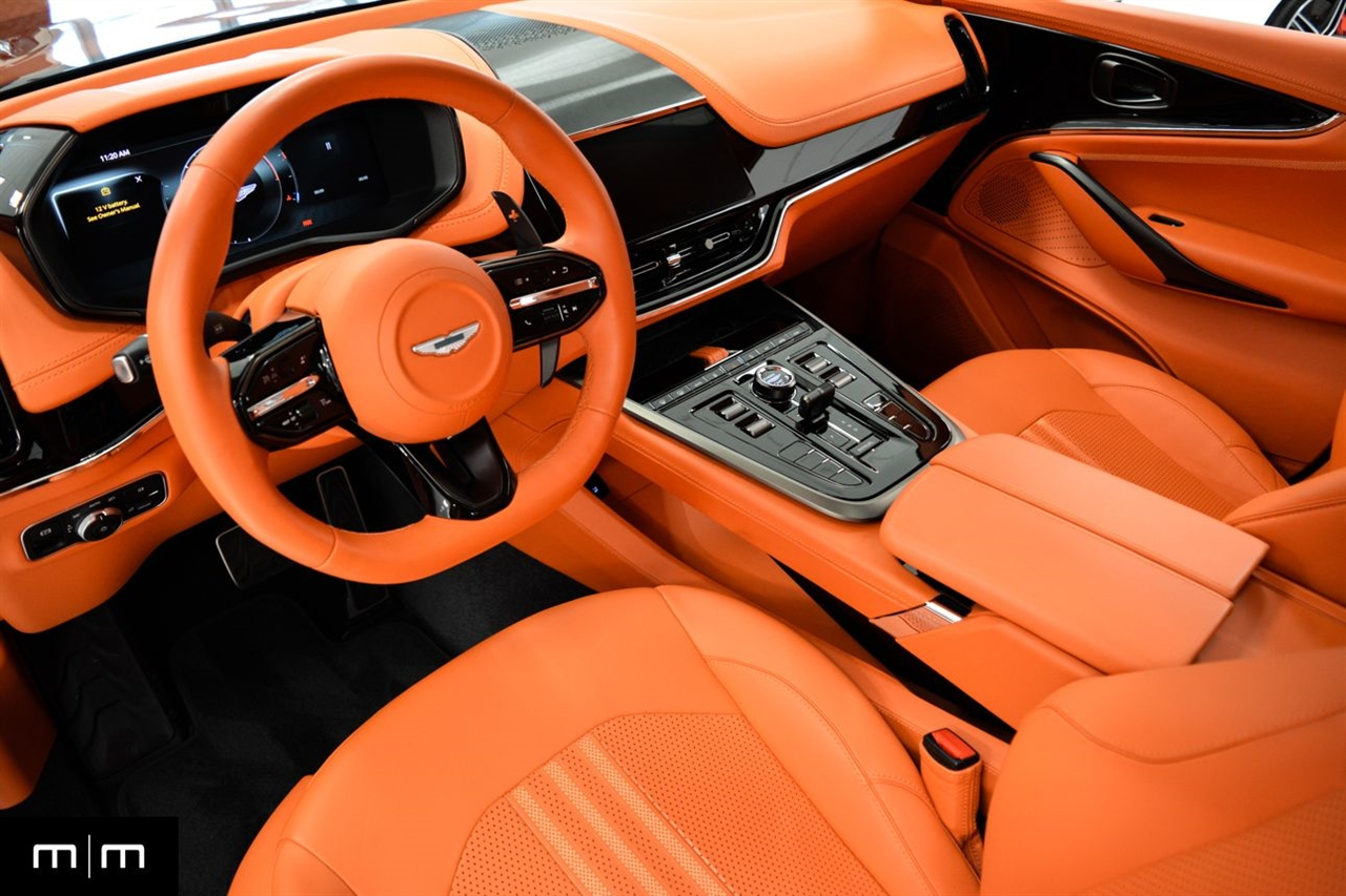 Aston Martin DBX707  2025