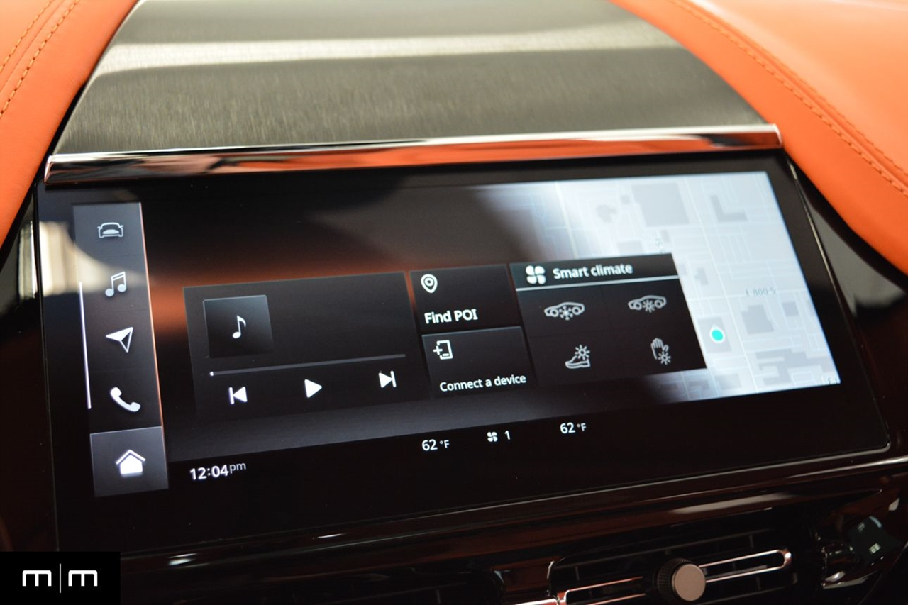 Aston Martin DBX707  2025