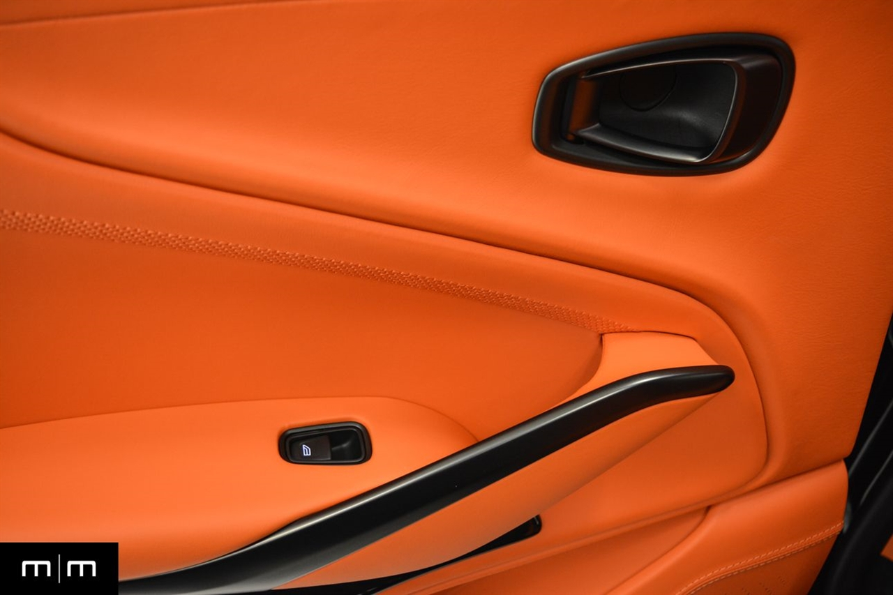 Aston Martin DBX707  2025