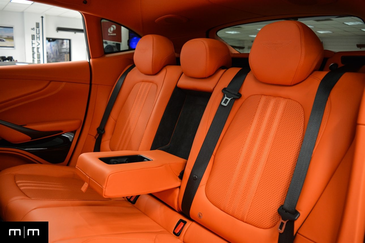 Aston Martin DBX707  2025