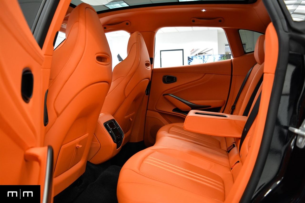 Aston Martin DBX707  2025