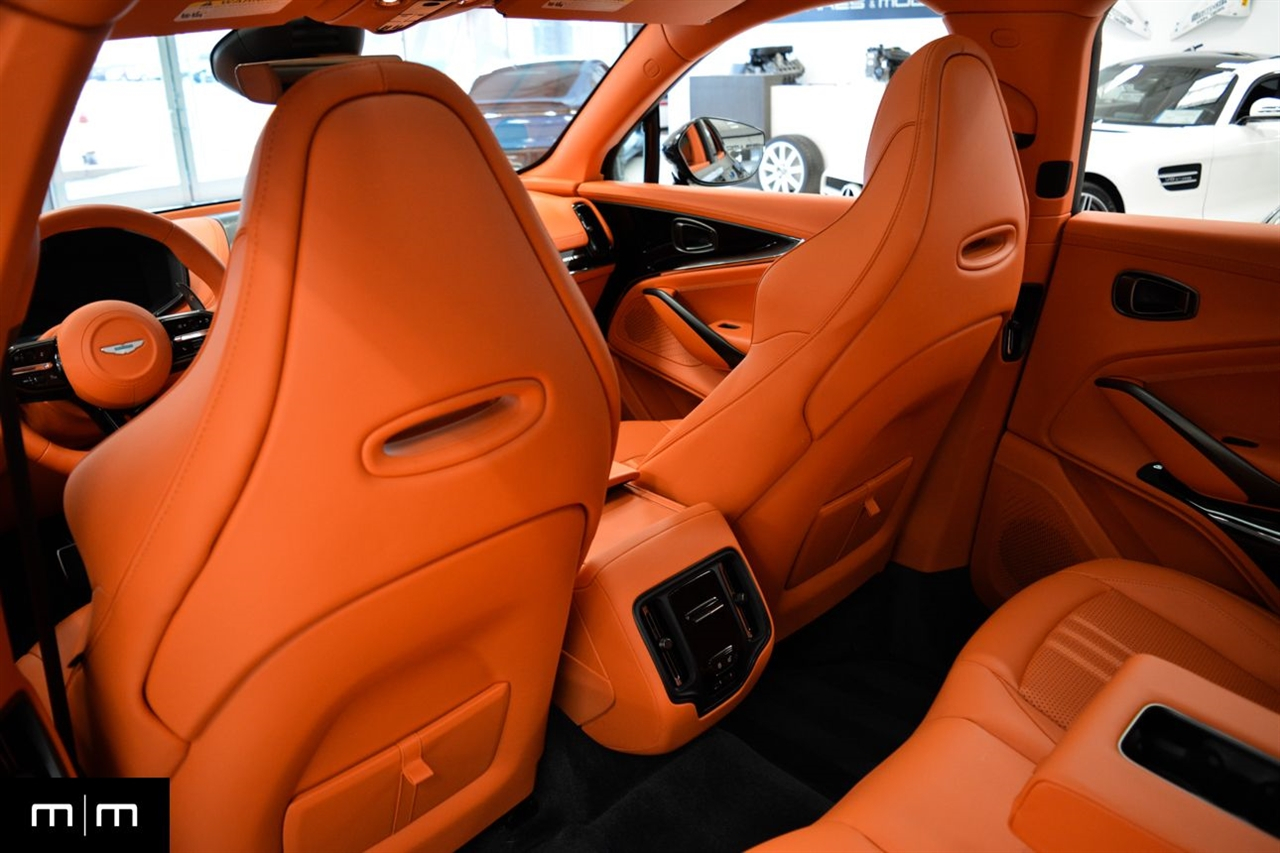 Aston Martin DBX707  2025