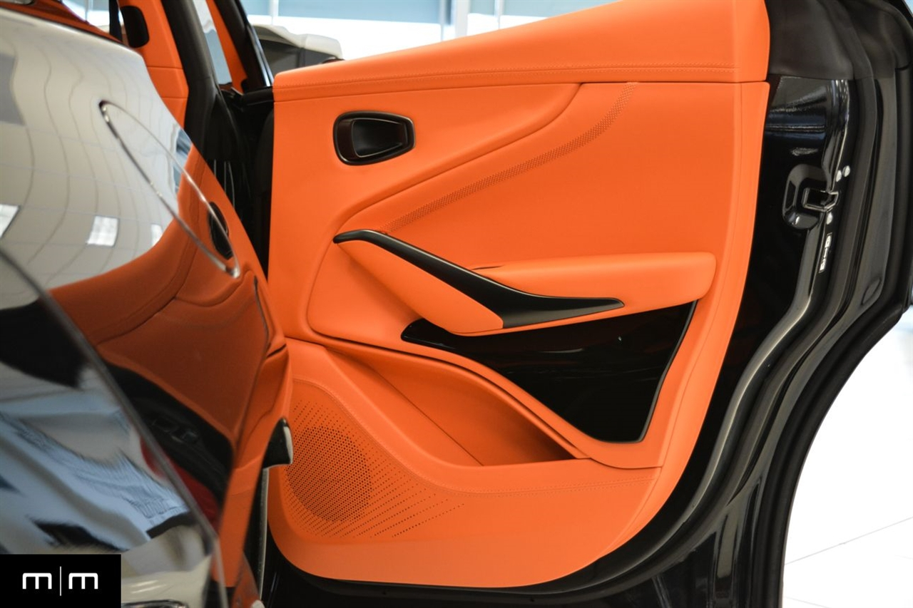 Aston Martin DBX707  2025