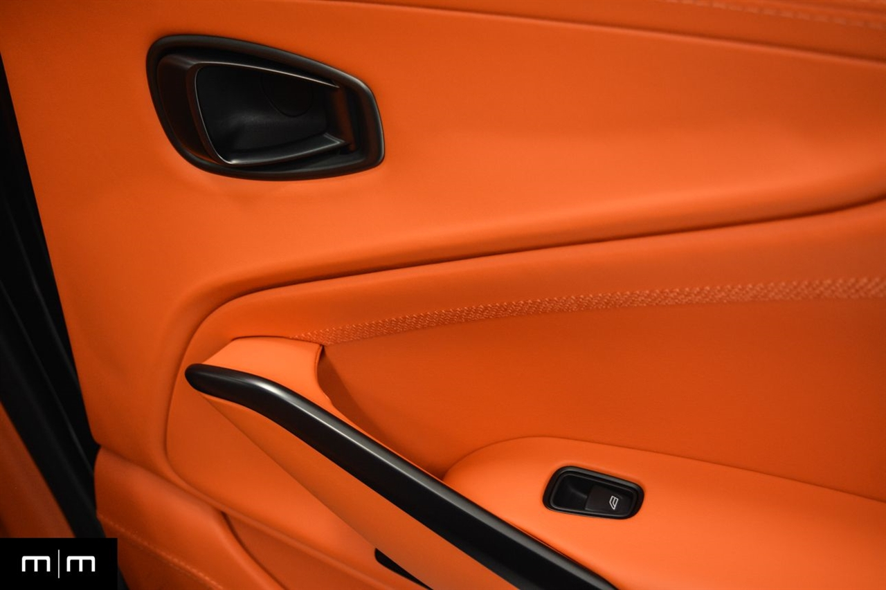 Aston Martin DBX707  2025