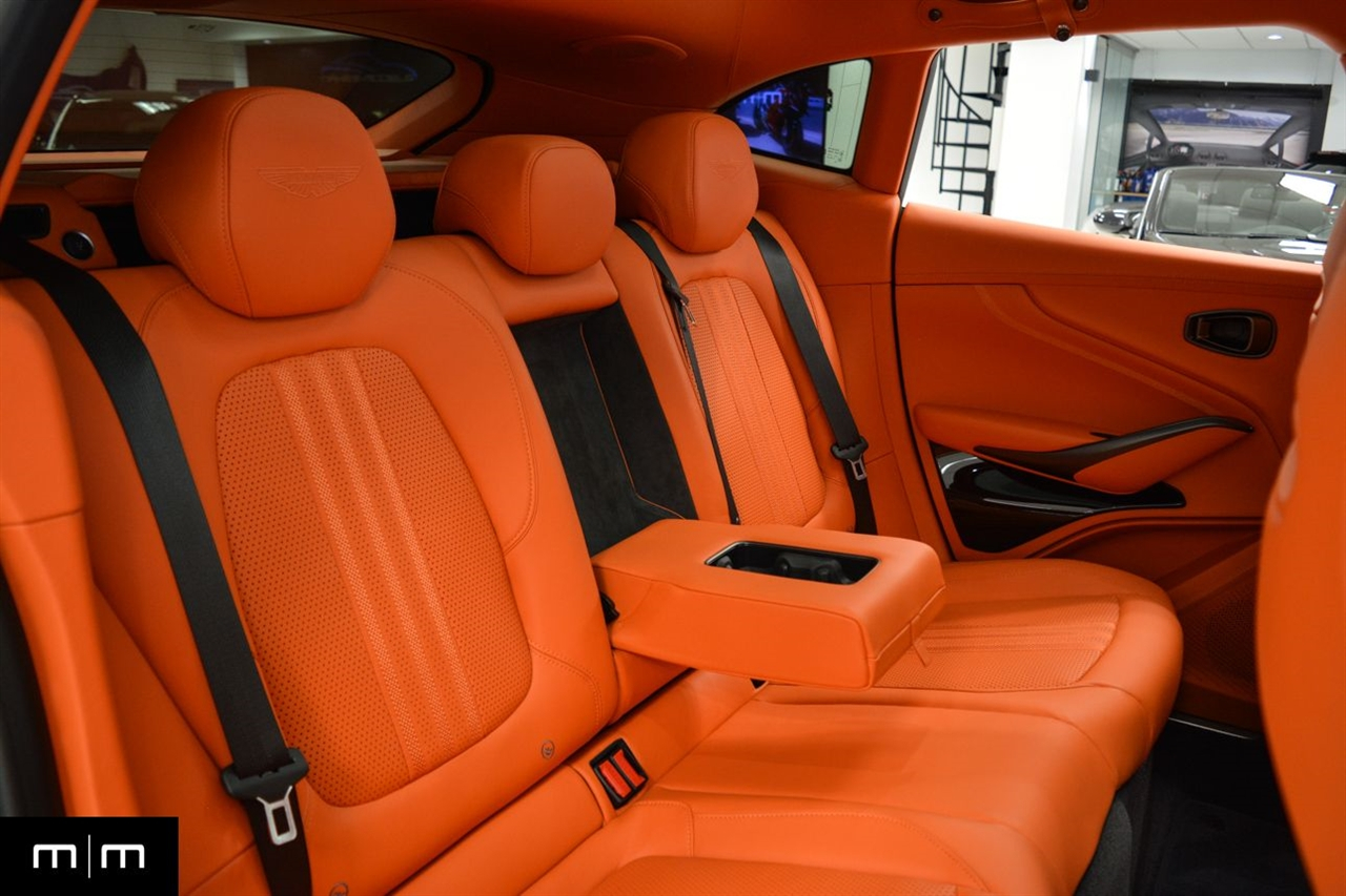 Aston Martin DBX707  2025